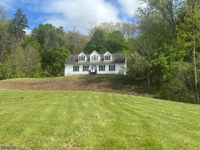 Property listing MLS 4020653 photo 1