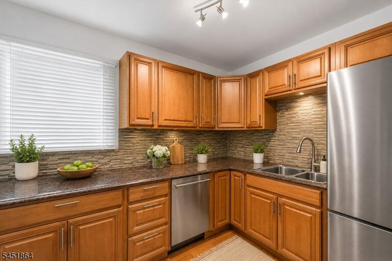 Property listing MLS 4045653 photo 4