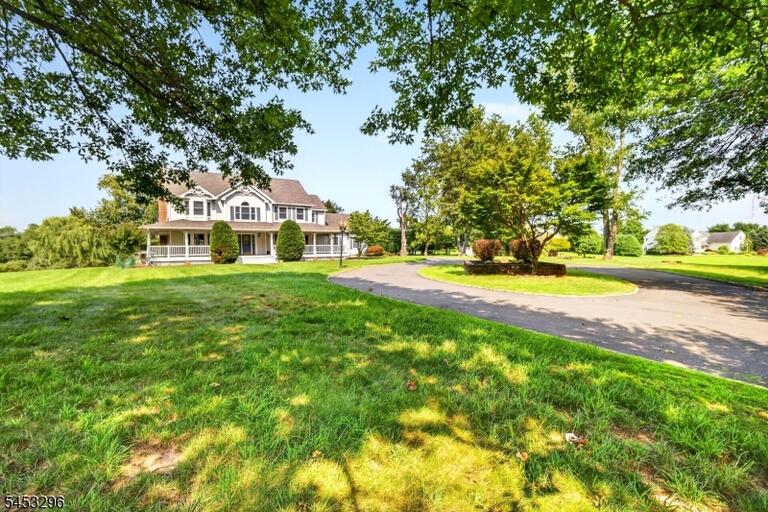 Property listing MLS 4047190 photo 1