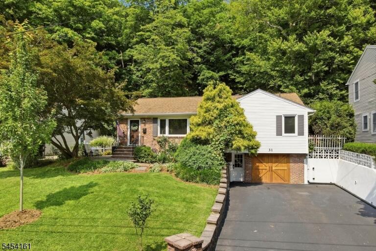 Property listing MLS 4047193 photo 1