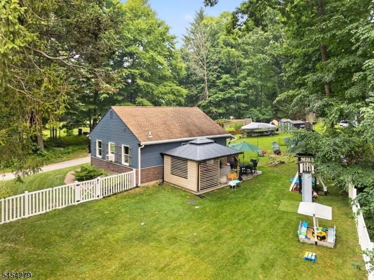 Property listing MLS 4047232 photo 28