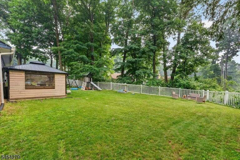 Property listing MLS 4047232 photo 31