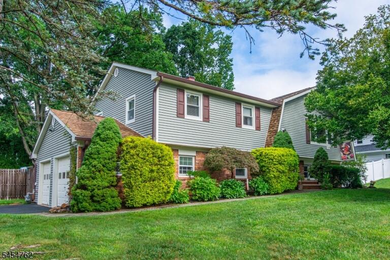 Property listing MLS 4047757 photo 1