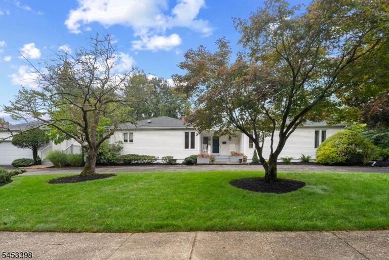 Property listing MLS 4047791 photo 1