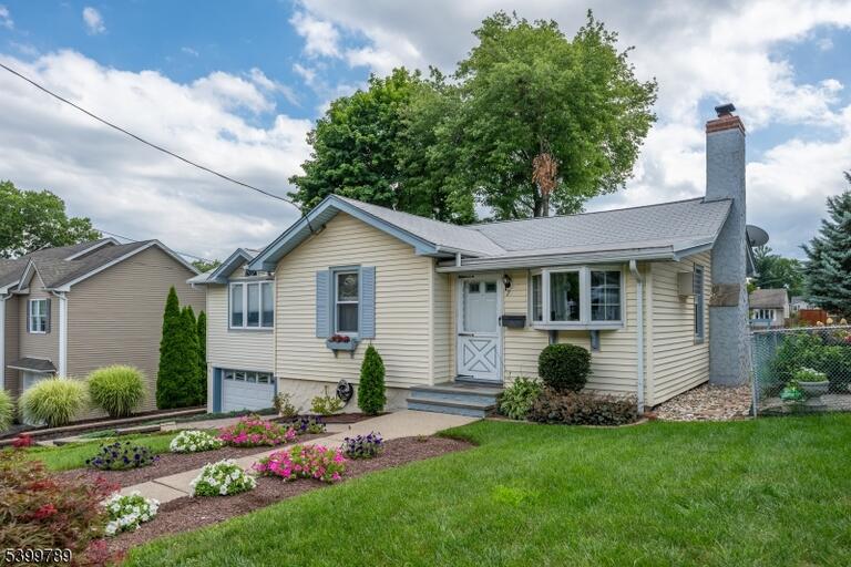 Property listing MLS 4047867 photo 1
