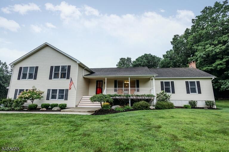 Property listing MLS 4047881 photo 1