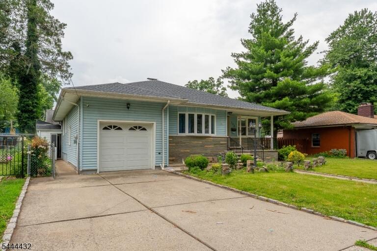 Property listing MLS 4047894 photo 1