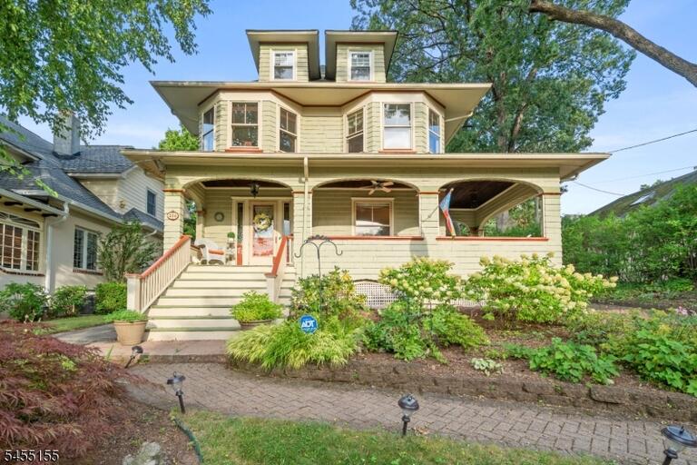 Property listing MLS 4048005 photo 1
