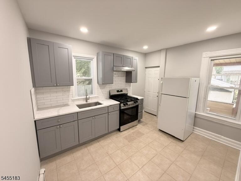 Property listing MLS 4048024 photo 1