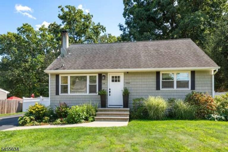 Property listing MLS 4048424 photo 1