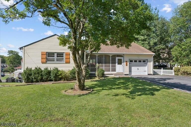 Property listing MLS 4048436 photo 1
