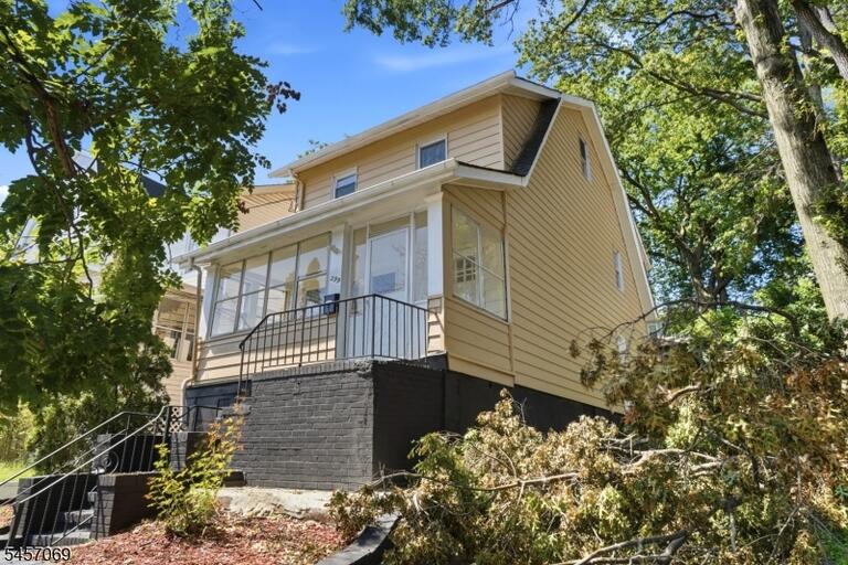 Property listing MLS 4049633 photo 5