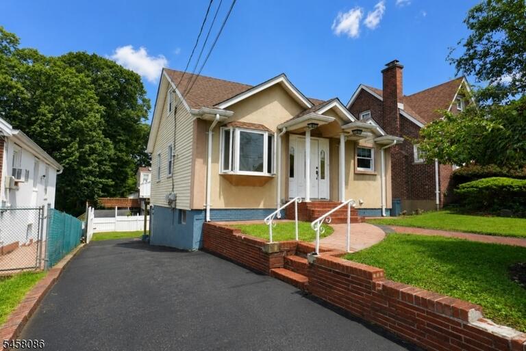 Property listing MLS 4050371 photo 2