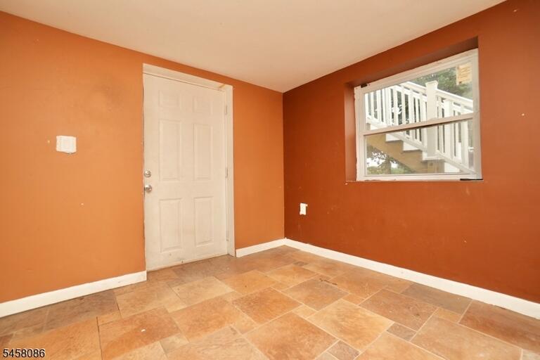 Property listing MLS 4050371 photo 28