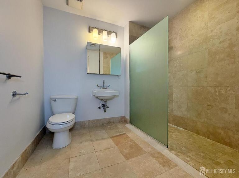 Photo 18 of 2000 West Street, Union City NJ 07087, Union City, NJ