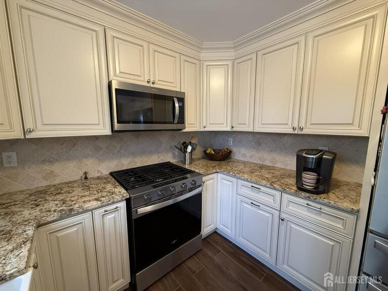 Photo 10 of 41 Dogwood Court, Jamesburg NJ 08831, Jamesburg, NJ