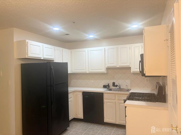 Photo 7 of 215 Prestwick Way, Edison NJ 08820, Edison, NJ
