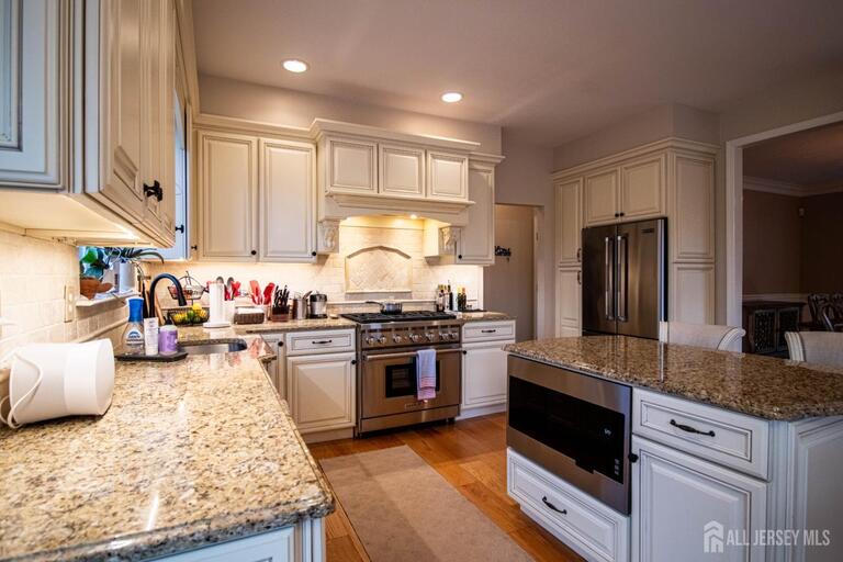 Photo 18 of 9 Pondview Drive, Tinton Falls NJ 07724, Tinton Falls, NJ