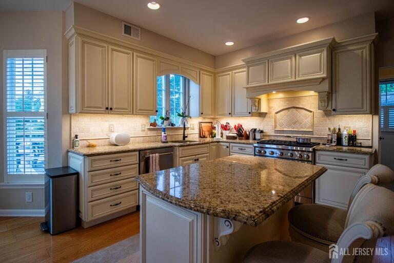 Photo 15 of 9 Pondview Drive, Tinton Falls NJ 07724, Tinton Falls, NJ