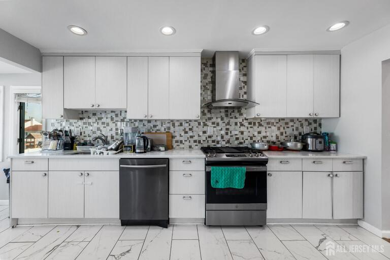 Photo 18 of 200 Rosewood Lane, Port Reading NJ 07064, Port Reading, NJ