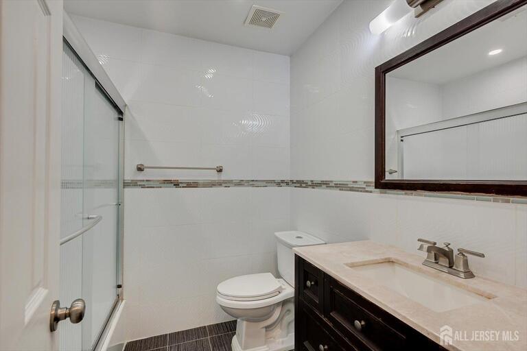 Photo 22 of 1111 Green Hollow Drive, Iselin NJ 08830, Iselin, NJ