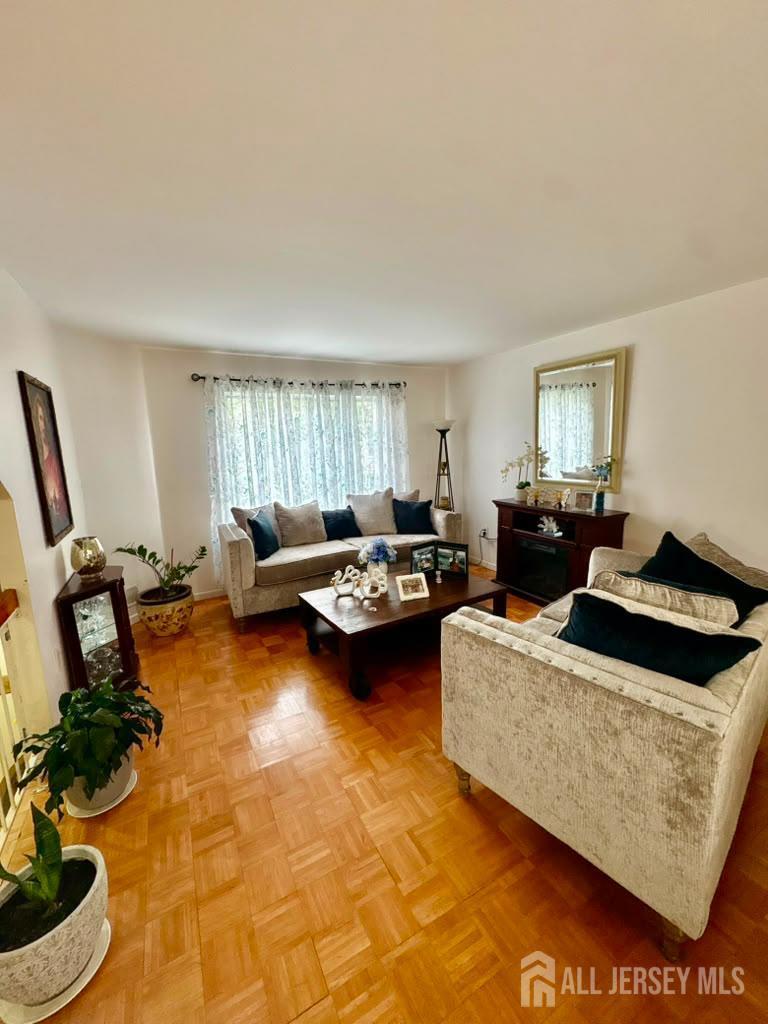 Photo 10 of 402 Holly Drive, Perth Amboy NJ 08861, Perth Amboy, NJ