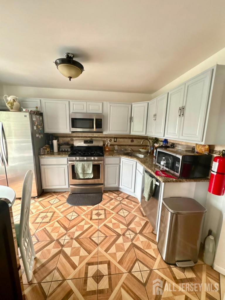 Photo 7 of 402 Holly Drive, Perth Amboy NJ 08861, Perth Amboy, NJ