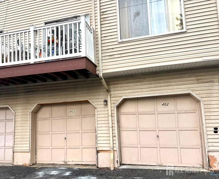 Photo 3 of 402 Holly Drive, Perth Amboy NJ 08861, Perth Amboy, NJ