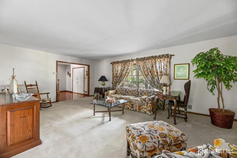Photo 7 of 11 Aspen Circle, Edison NJ 08820, Edison, NJ