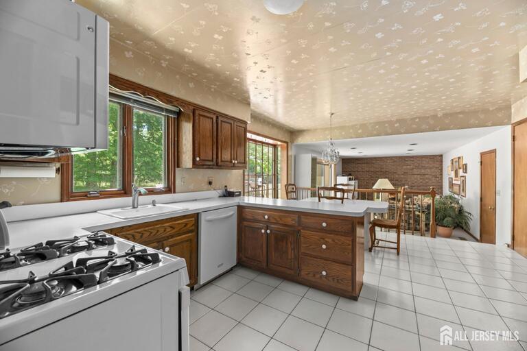 Photo 14 of 11 Aspen Circle, Edison NJ 08820, Edison, NJ