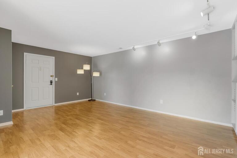 Photo 3 of 38 Foxhall Common, Middlesex NJ 08846, Middlesex, NJ