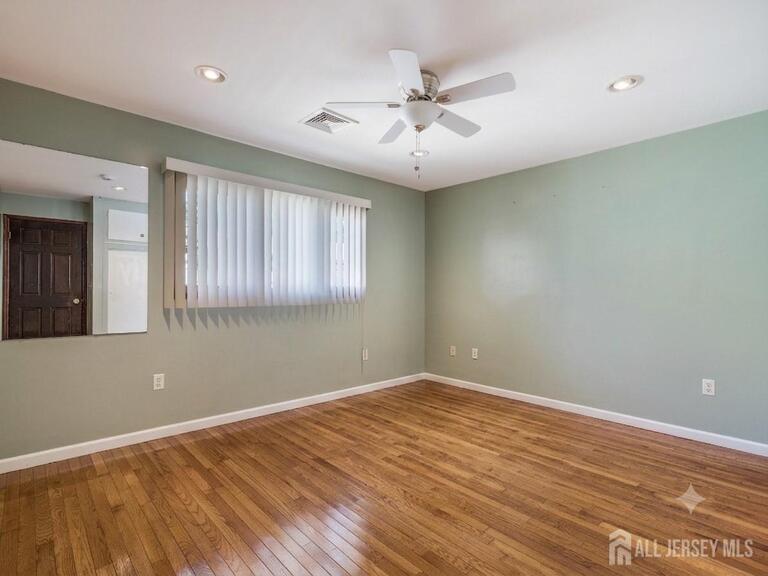 Photo 15 of 24 Winthrop Road, Edison NJ 08817, Edison, NJ