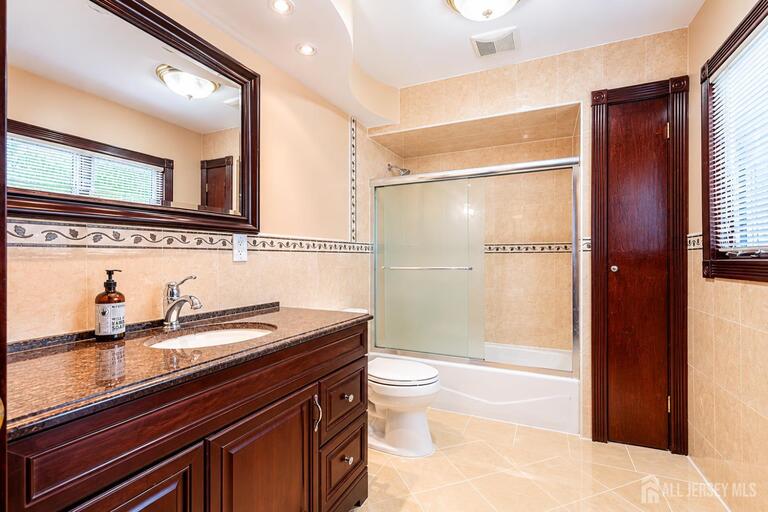 Photo 13 of 24 Winthrop Road, Edison NJ 08817, Edison, NJ
