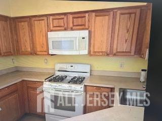 Photo 5 of 1031 Dogwood Court, New Brunswick NJ 08901, New Brunswick, NJ