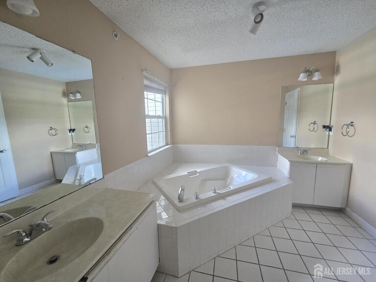 Photo 9 of 28 Inverness Drive, Edison NJ 08820, Edison, NJ