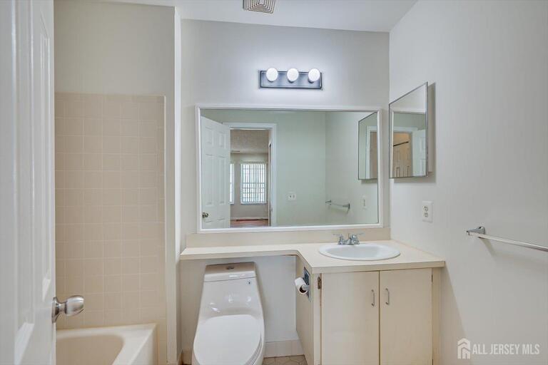 Photo 13 of 230 Kempsey Drive, North Brunswick NJ 08902, North Brunswick, NJ