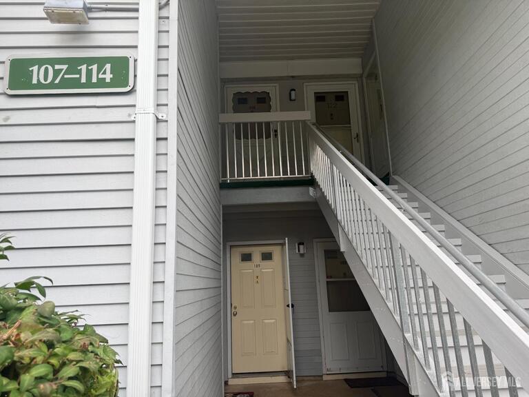 Photo 3 of 109 applegate Lane, East Brunswick NJ 08816, East Brunswick, NJ
