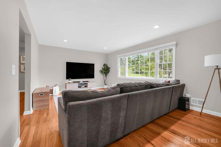 Photo 5 of 76 Seymour Terrace, Piscataway NJ 08854, Piscataway, NJ