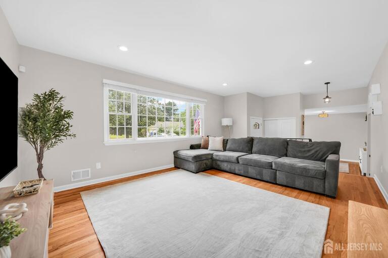 Photo 4 of 76 Seymour Terrace, Piscataway NJ 08854, Piscataway, NJ