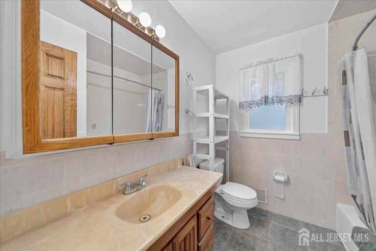 Photo 13 of 204 MARLIN Drive, Fords NJ 08863, Fords, NJ