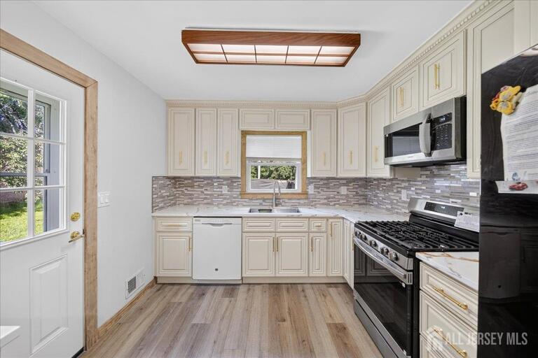 Photo 8 of 204 MARLIN Drive, Fords NJ 08863, Fords, NJ