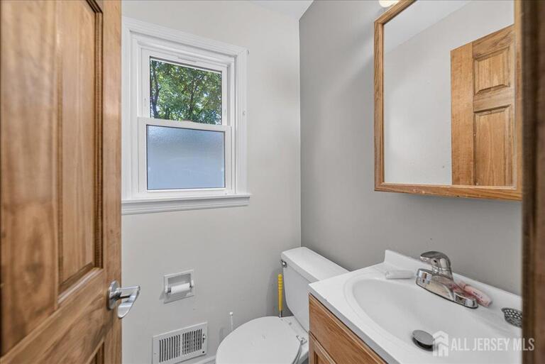 Photo 6 of 204 MARLIN Drive, Fords NJ 08863, Fords, NJ