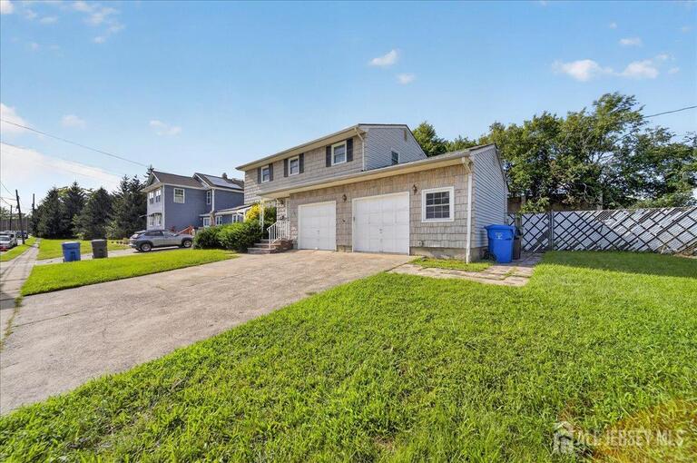 Photo 2 of 204 MARLIN Drive, Fords NJ 08863, Fords, NJ
