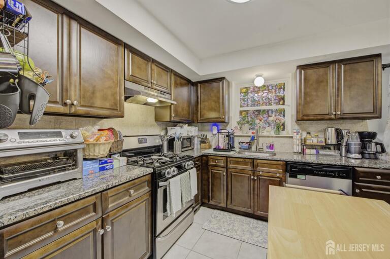 Photo 10 of 149 Bellair Place, Newark NJ 07104, Newark, NJ