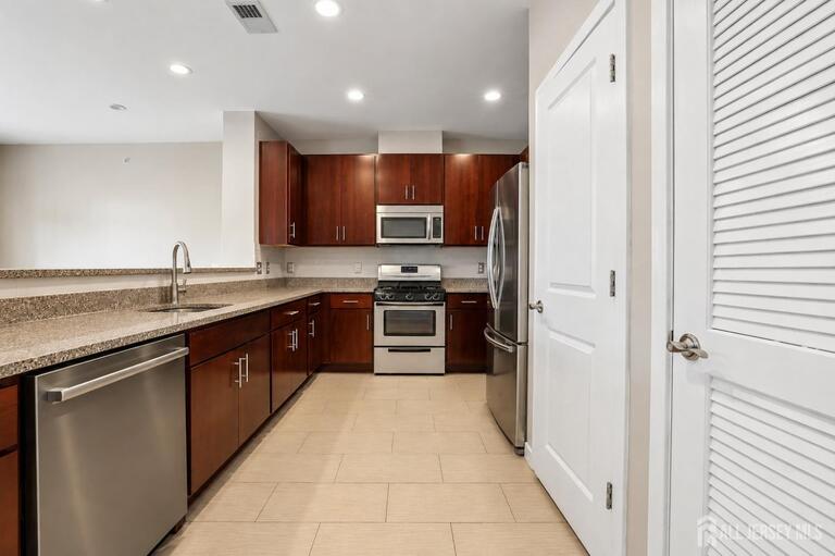Photo 5 of 347 Pond Lane, Piscataway NJ 08854, Piscataway, NJ