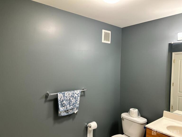 Photo 8 of 1325 Fernwood Court, New Brunswick NJ 08901, New Brunswick, NJ