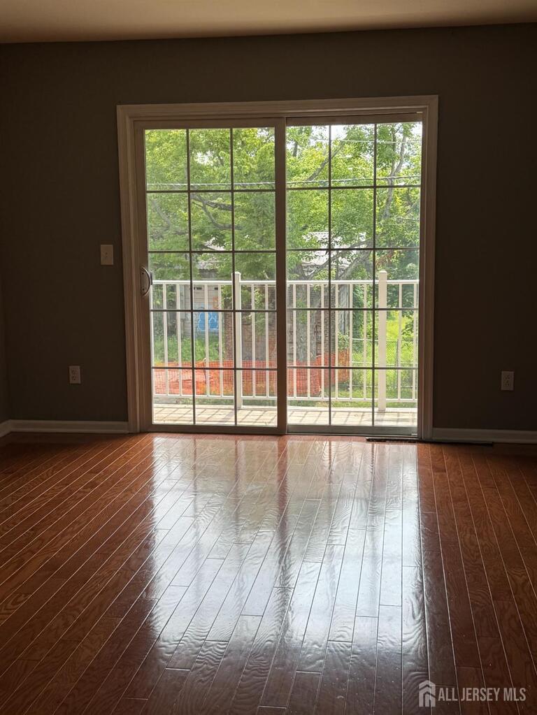 Photo 12 of 1325 Fernwood Court, New Brunswick NJ 08901, New Brunswick, NJ