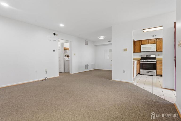 Photo 8 of 2704 Commons At Kingswood Drive, East Brunswick NJ 08816, East Brunswick, NJ