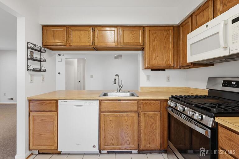 Photo 7 of 2704 Commons At Kingswood Drive, East Brunswick NJ 08816, East Brunswick, NJ