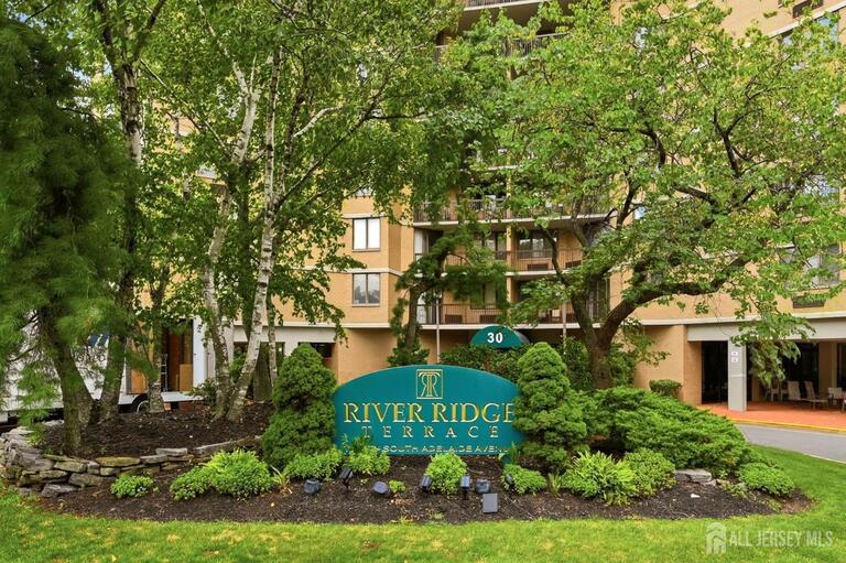 Photo 3 of 30 S ADELAIDE Avenue # 8J, Highland Park NJ 08904, Highland Park, NJ